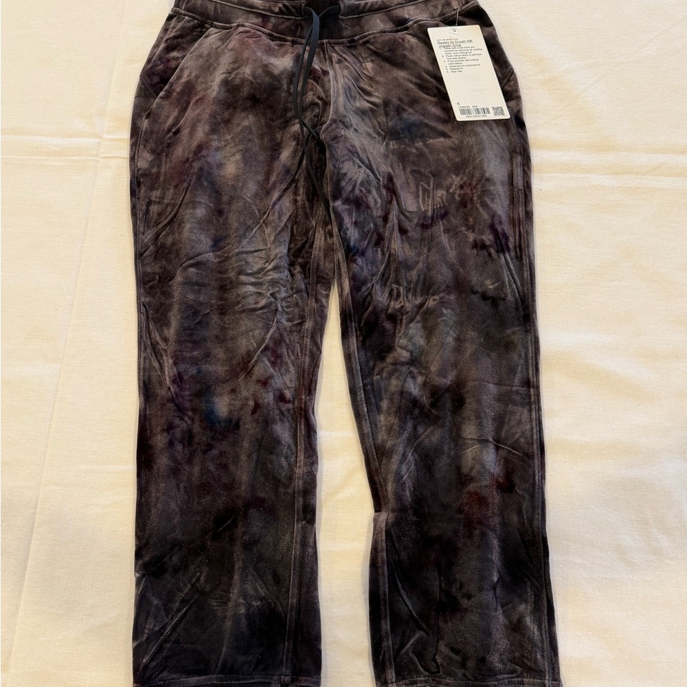 Lululemon ready to crush HR black velour jogger crop